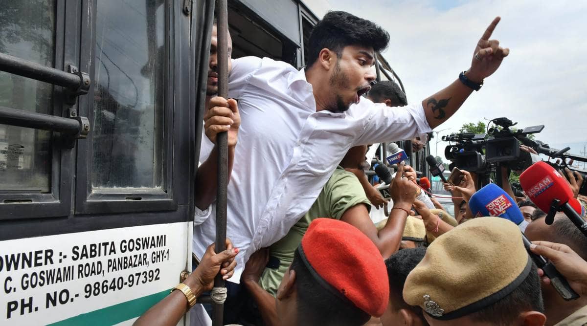 TMC, NSUI protest outside hotel where rebel Shiv Sena MLAs are camping | North East India News