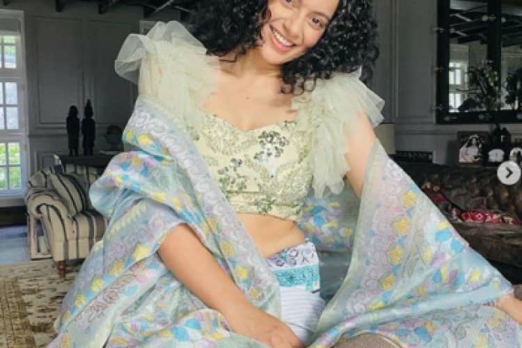 Kangana Ranaut Celebrates her 1 Million Followers on Twitter Donning a Manipuri ‘Phanek’ Kangana Ranaut Celebrates her 1 Million Followers on Twitter Donning a Manipuri ‘Phanek’